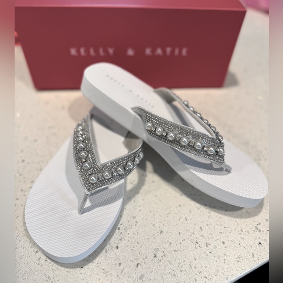 Kelly & Katie White Sandals with Pearl and Silver Rhinestone Details NIB - Picture 1 of 4